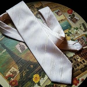 Sharp tie